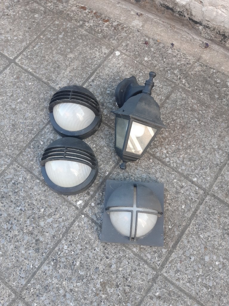 4 wandlampen voor buiten Bekijk mijn advertenties, Huis en Inrichting, Lampen | Wandlampen, Ophalen, Gebruikt, Metaal