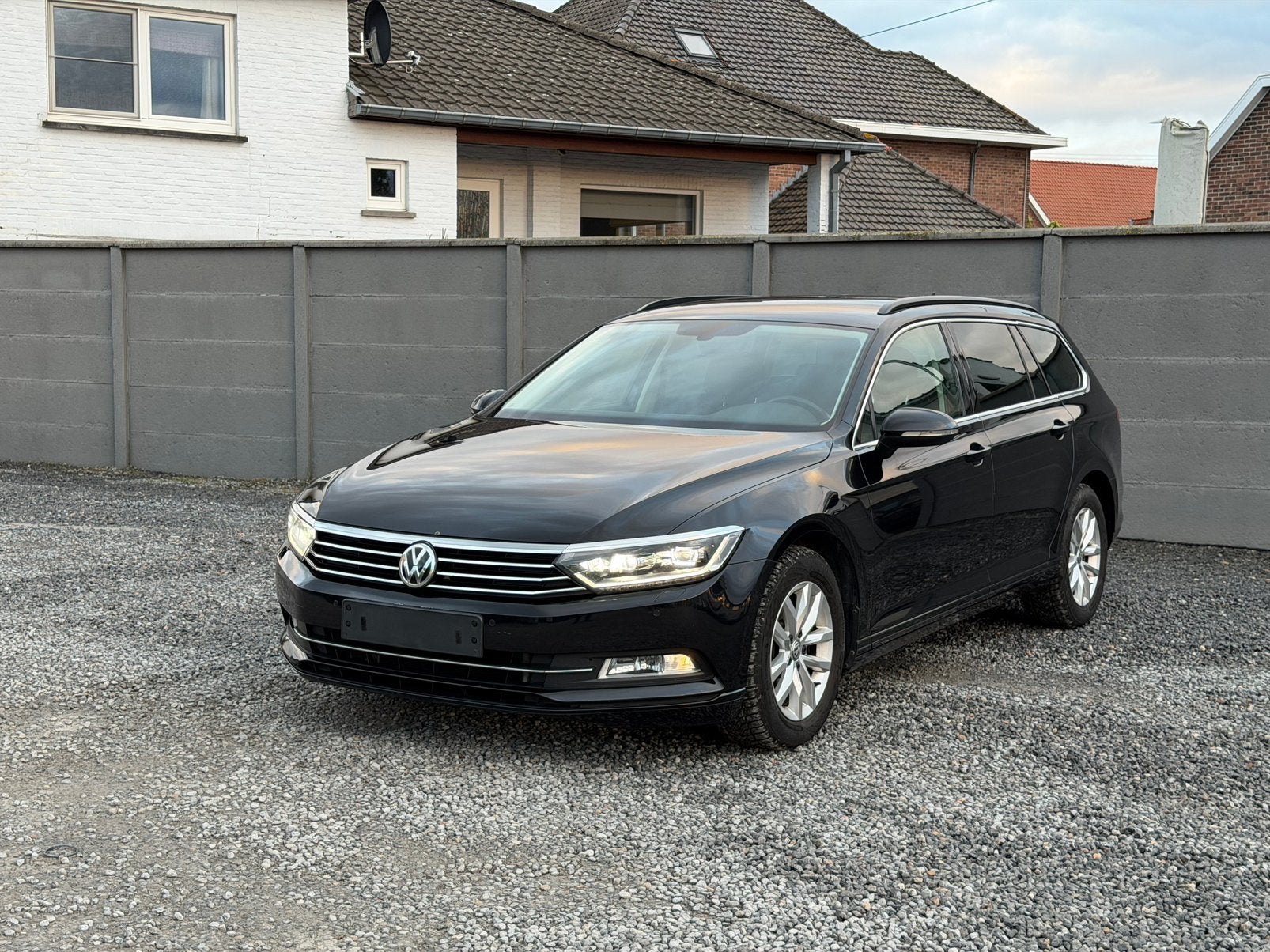 VOLKSWAGEN PASSAT 1.6 TDI 2019 *DSG*FULL LED*CAMERA*NAVI*, Auto's, Euro 6, 4 cilinders, Zwart, 120 kW