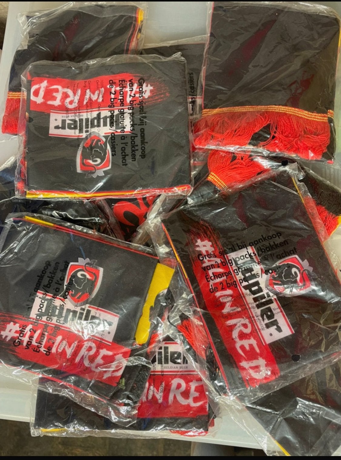 12 nieuwe sjaals voetbal Belgie, Ophalen of Verzenden, Zo goed als nieuw