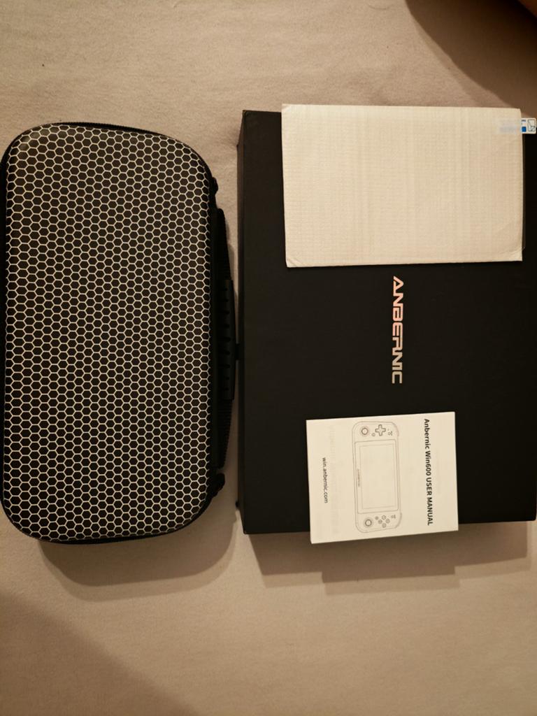Anbernic win600 as new in box / case / screenprotector, Computers en Software, Windows Tablets, Ophalen of Verzenden