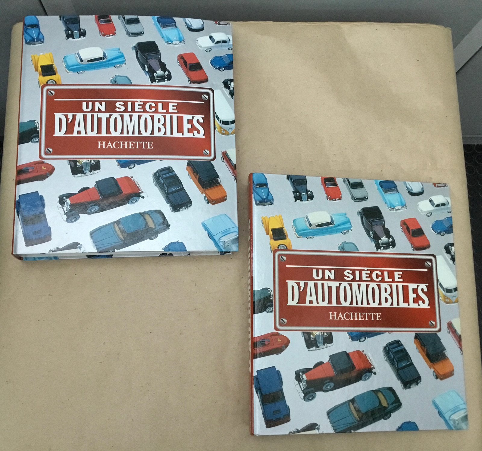 Twee mappen Un siècle d’automobiles in het Frans, Ophalen of Verzenden, Zo goed als nieuw, Auto's
