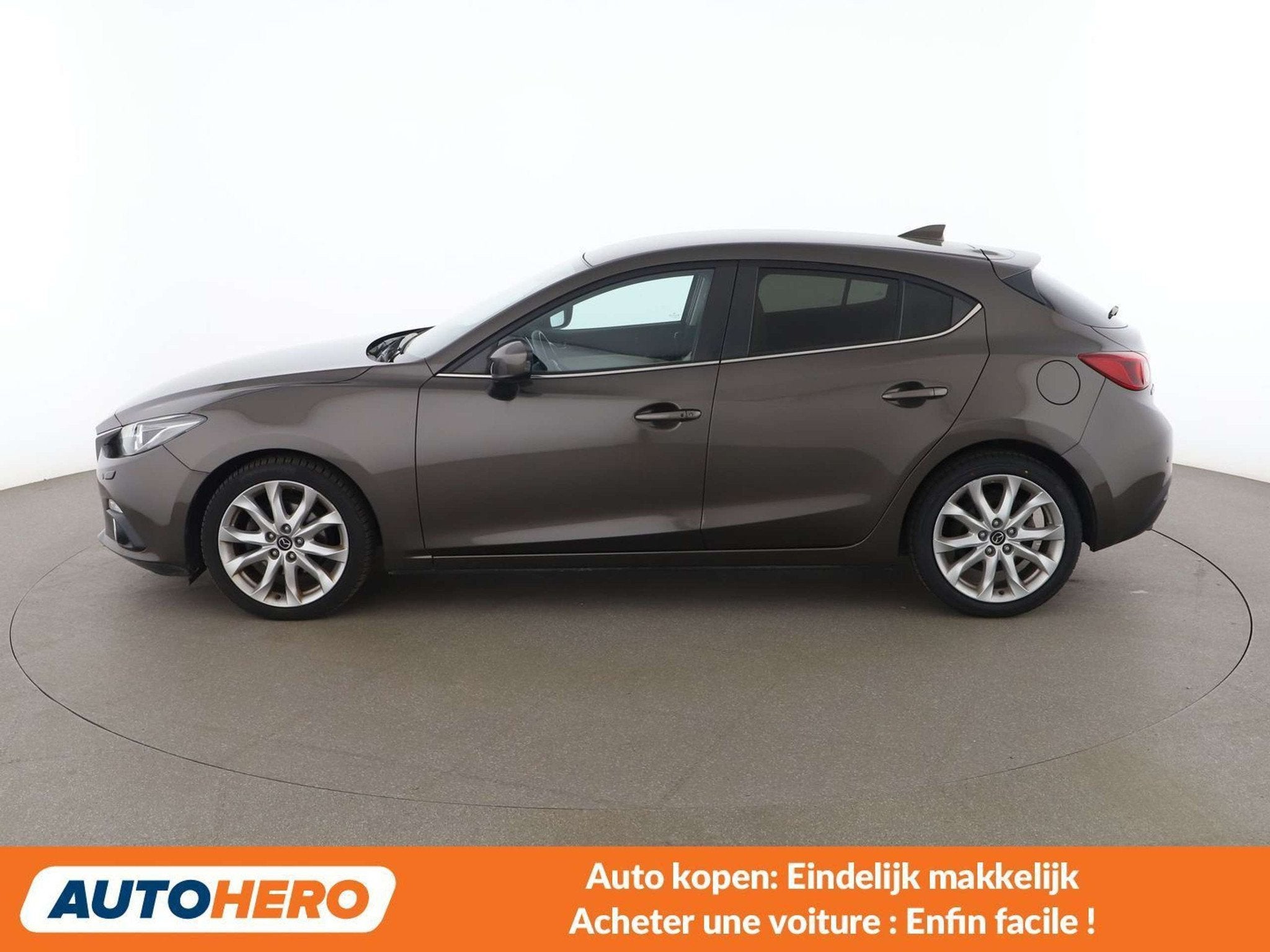 Mazda 3 2.2 Turbodiesel Exclusive-Line (bj 2016, automaat), Auto's, Gebruikt, Bruin, 2191 cc, 127 g/km
