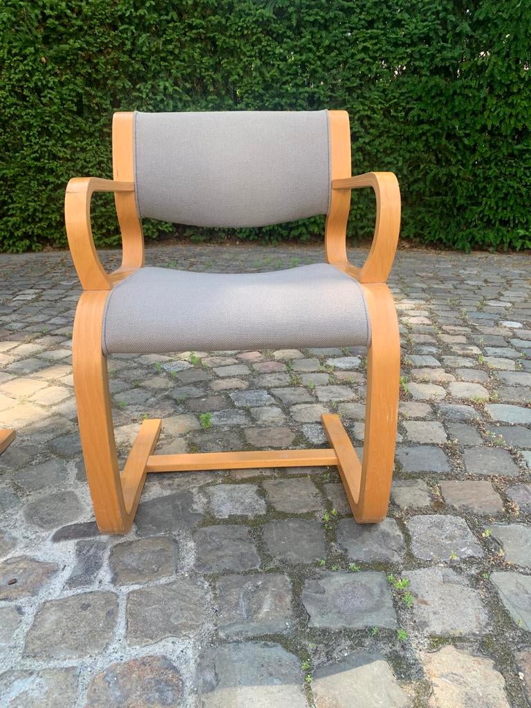 6 Magnus Olesen stoelen van grijze stof en hout, Huis en Inrichting, Stoelen, Ophalen, Gebruikt, Grijs, Vijf, Zes of meer stoelen