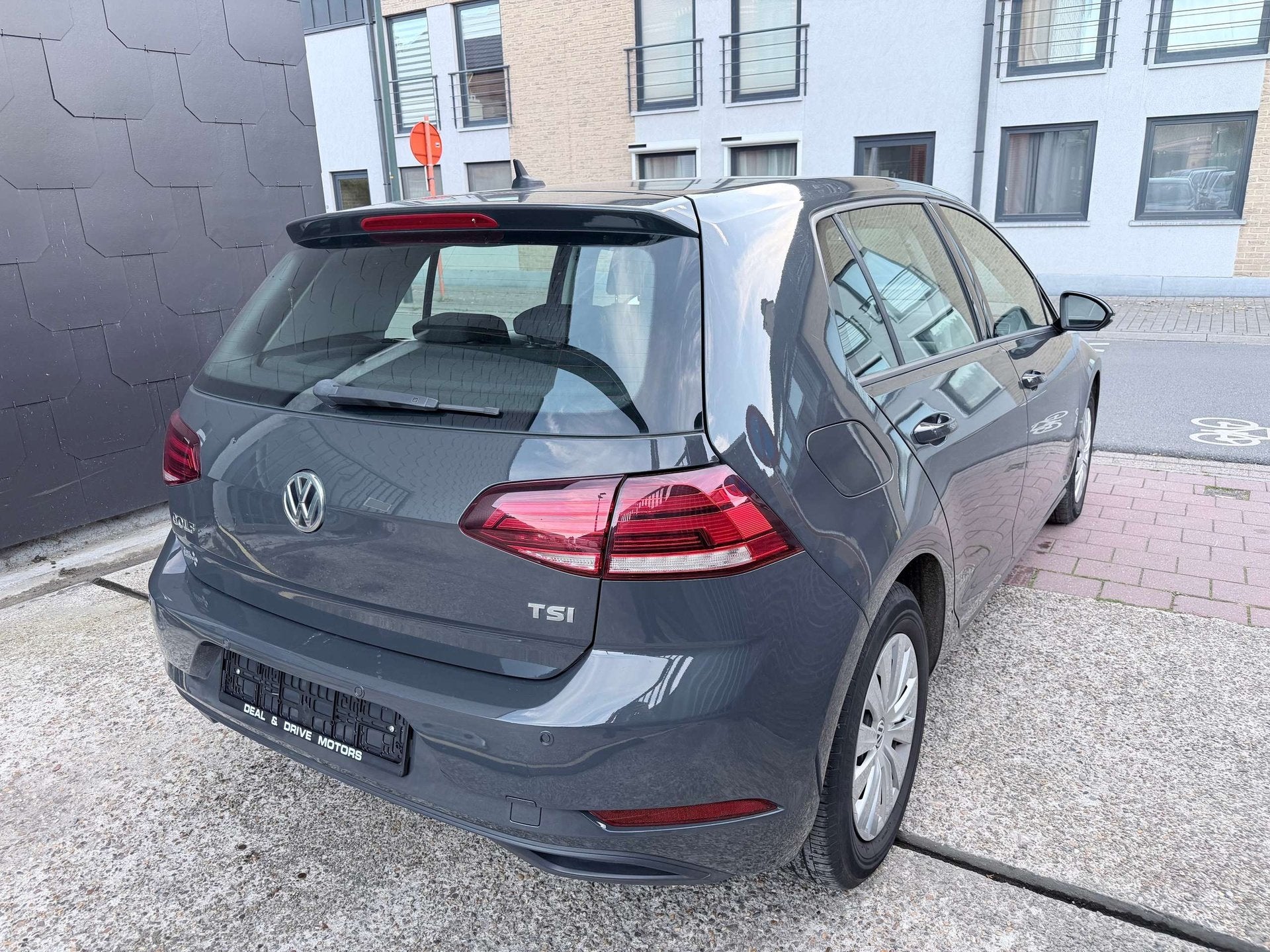 Volkswagen Golf 1.0 TSI EDITION TRENDLINE, Autos, Argent ou Gris, Achat, Entreprise, Boîte manuelle