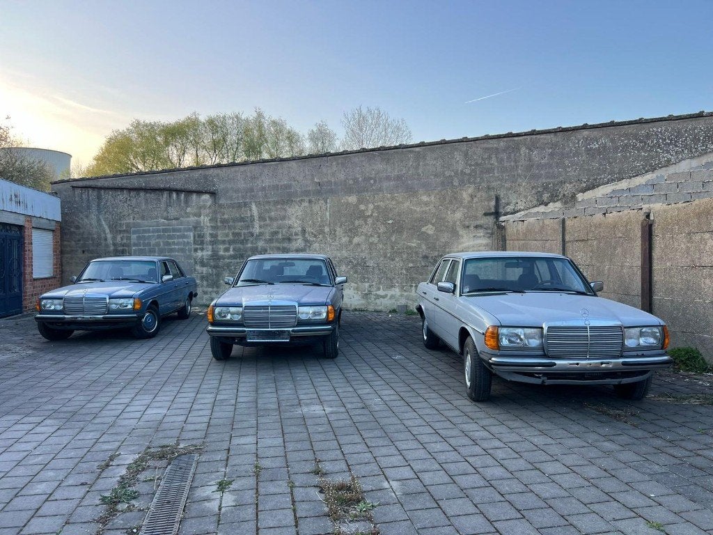 Mercedes W123 oldtimer lot  2x 240D/200D Belgische wagens, Auto's, Overige modellen, 4 cilinders, Blauw, Airconditioning
