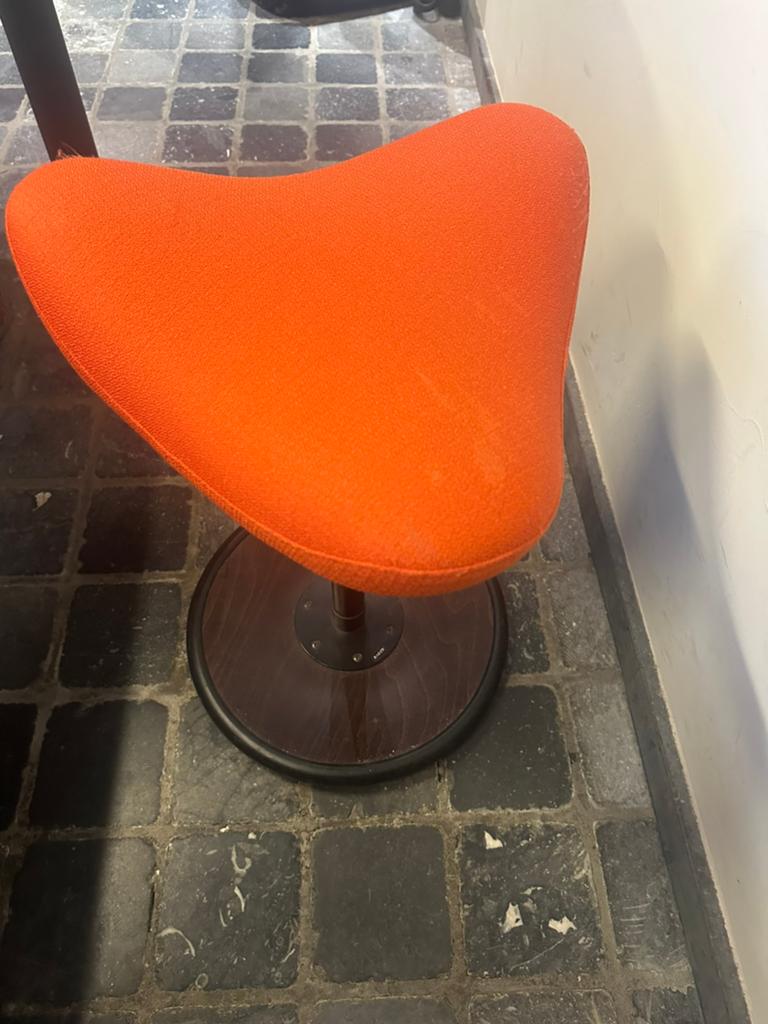 Bureau stool VARIER, Maison & Meubles, Chaises de bureau, Enlèvement, Ergonomique, Utilisé, Orange
