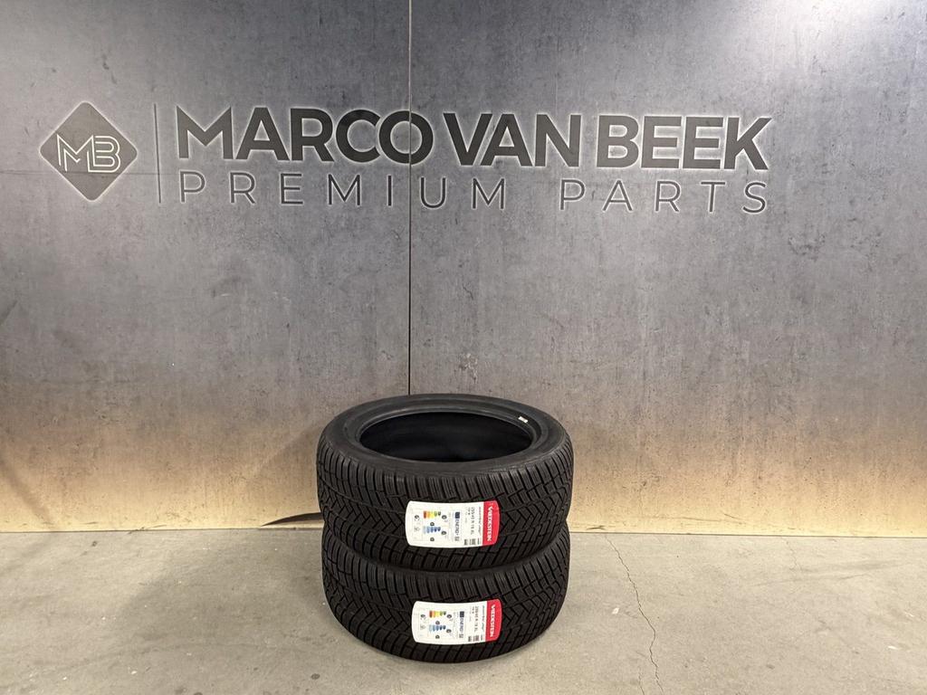 19 Inch Vredestein winterbanden 255/45 R19 NIEUW, Auto-onderdelen, Banden en Velgen, 19 inch, -, -, Nieuw