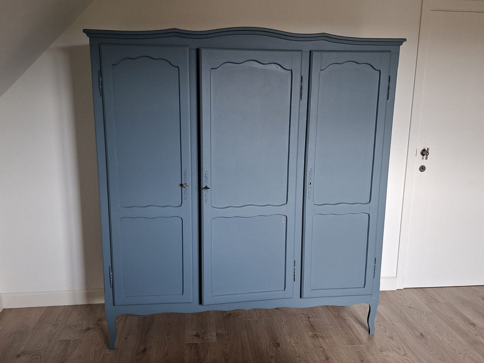 Kleerkast kinderen retro blauw geverfd, Antiquités & Art, Enlèvement