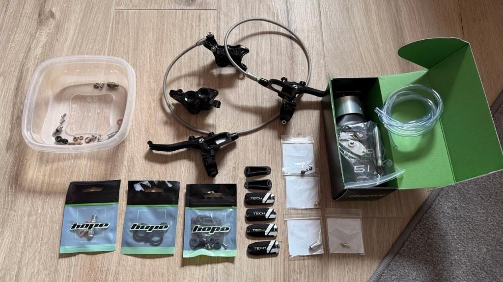 Hope Tech V4 + bleed set, Fietsen en Brommers, Fietsonderdelen, Zo goed als nieuw, Remmen, Aluminium, Ophalen of Verzenden