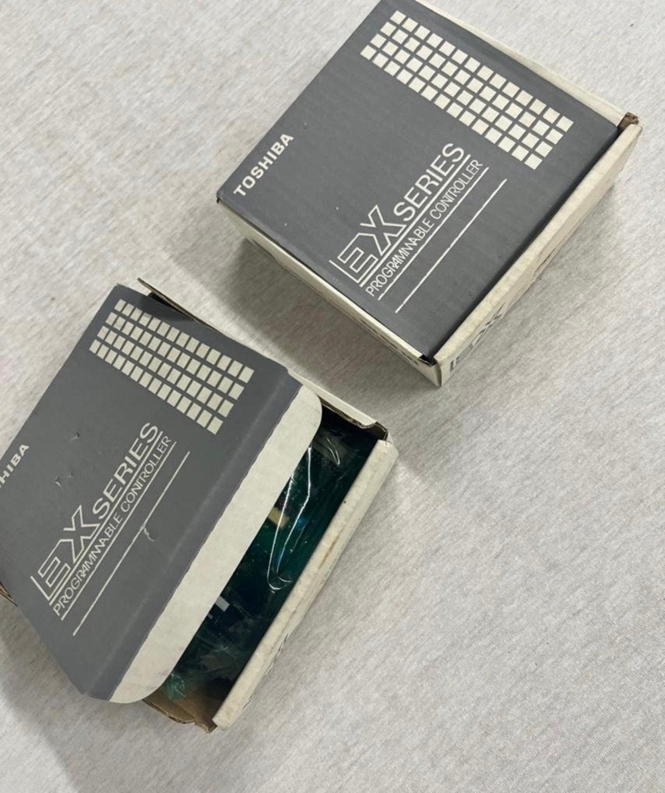 Module PLC TOSHIBA EX10-MD131 + EX10-MR061 240 VAC, Enlèvement ou Envoi, Neuf