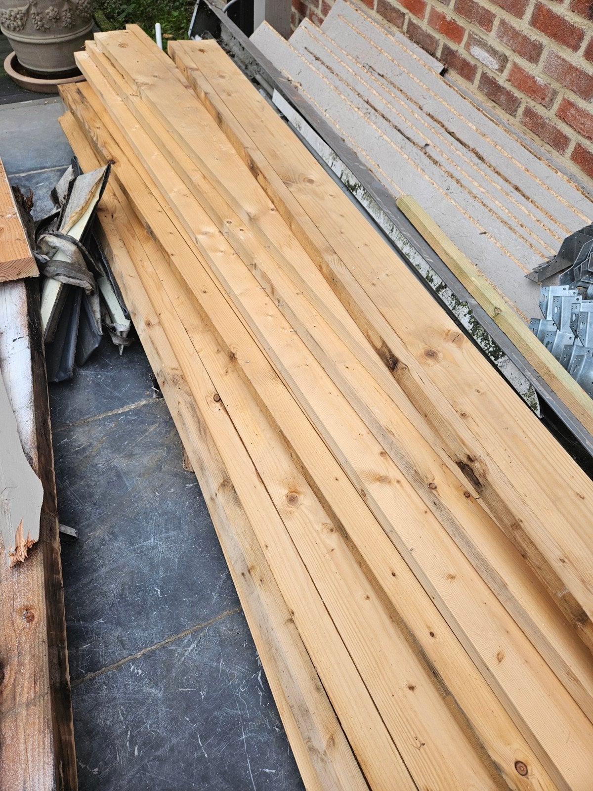 gratis. partij hout.  een deel nog in goede staat, Tuin en Terras, Ophalen, Gebruikt, 250 cm of meer, Planken