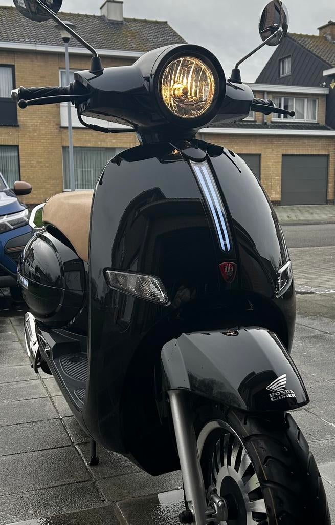 Scooter  alfa london A klasse, Fietsen en Brommers, Ophalen