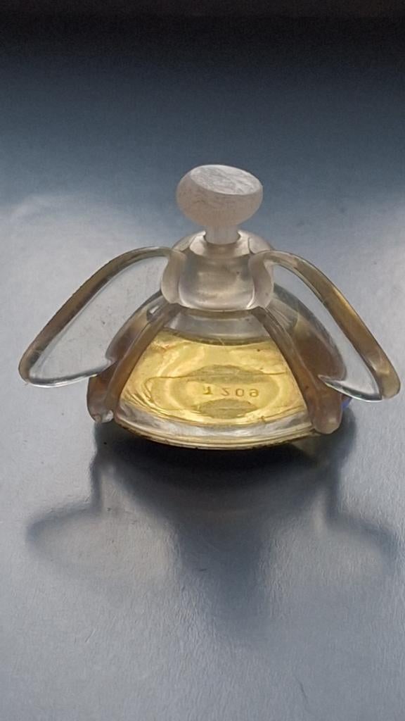 flacon de parfum est une miniature de l'Eau de Parfum Plumes, Enlèvement ou Envoi, Miniature, Plein