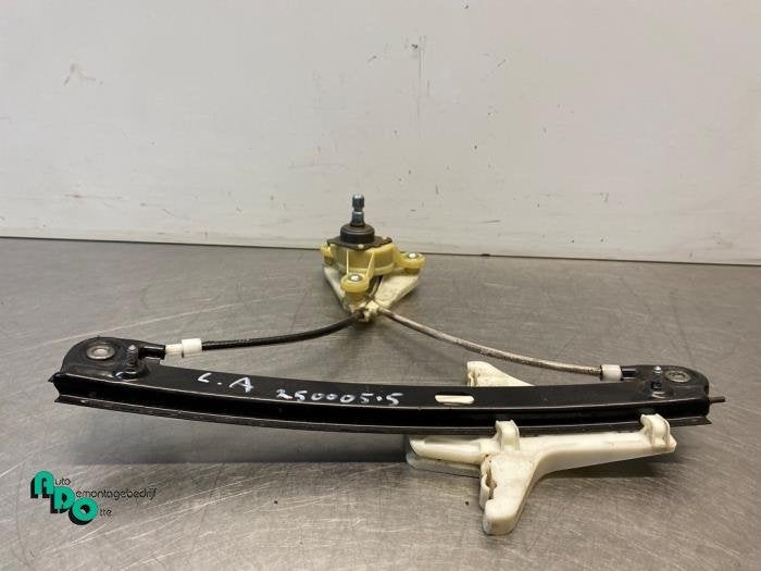 Mécanique vitre 4portes arrière gauche d'un Volkswagen Pol, Volkswagen, -, 3 mois de garantie, Utilisé