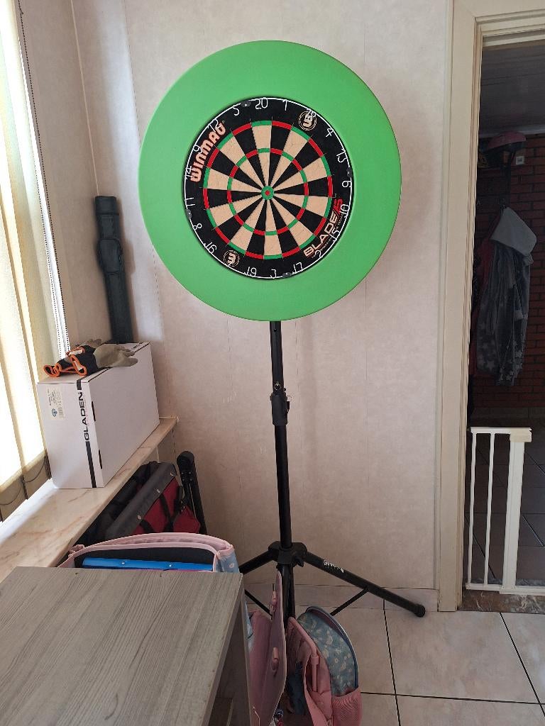 Dartsblok met staander, Sport en Fitness, Darts, Ophalen, Zo goed als nieuw, Dartbord