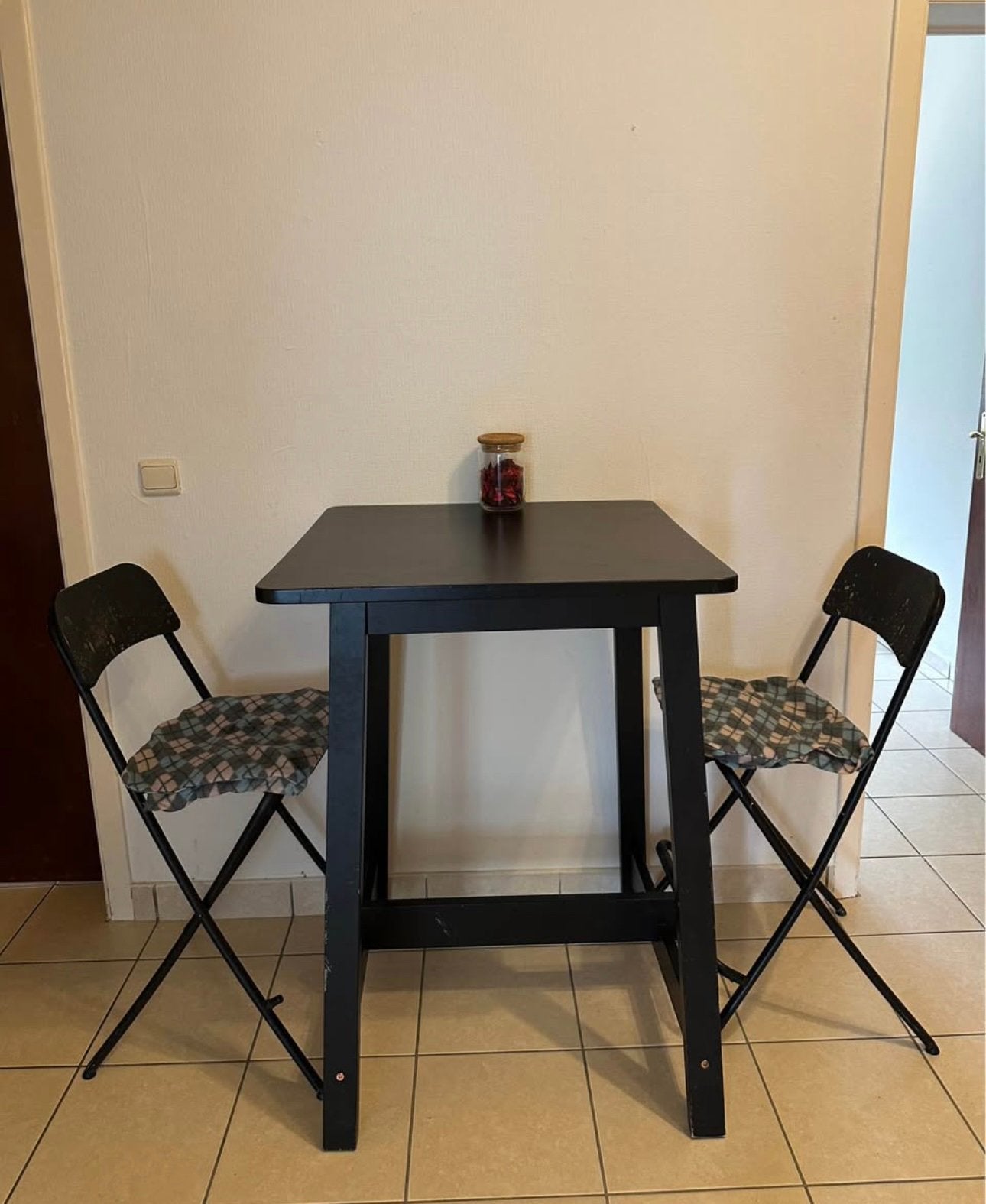Table haute avec 2 chaises 30€, Enlèvement, Comme neuf
