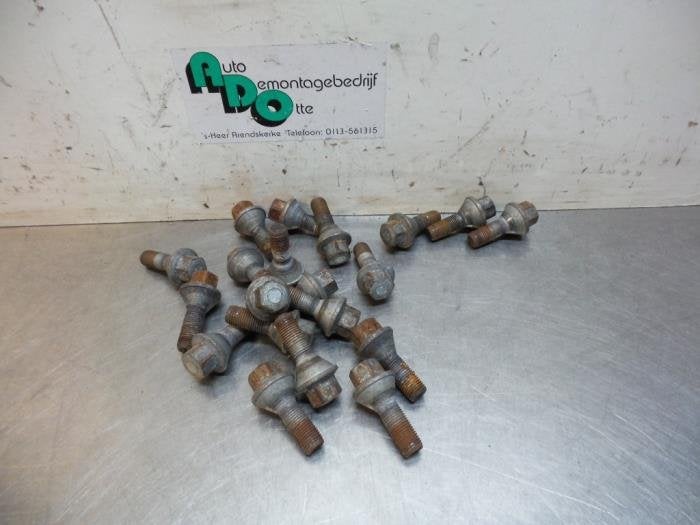 Kit boulons de roue d'un Renault Master (Master 2 98-), Renault, -, 3 mois de garantie, Utilisé