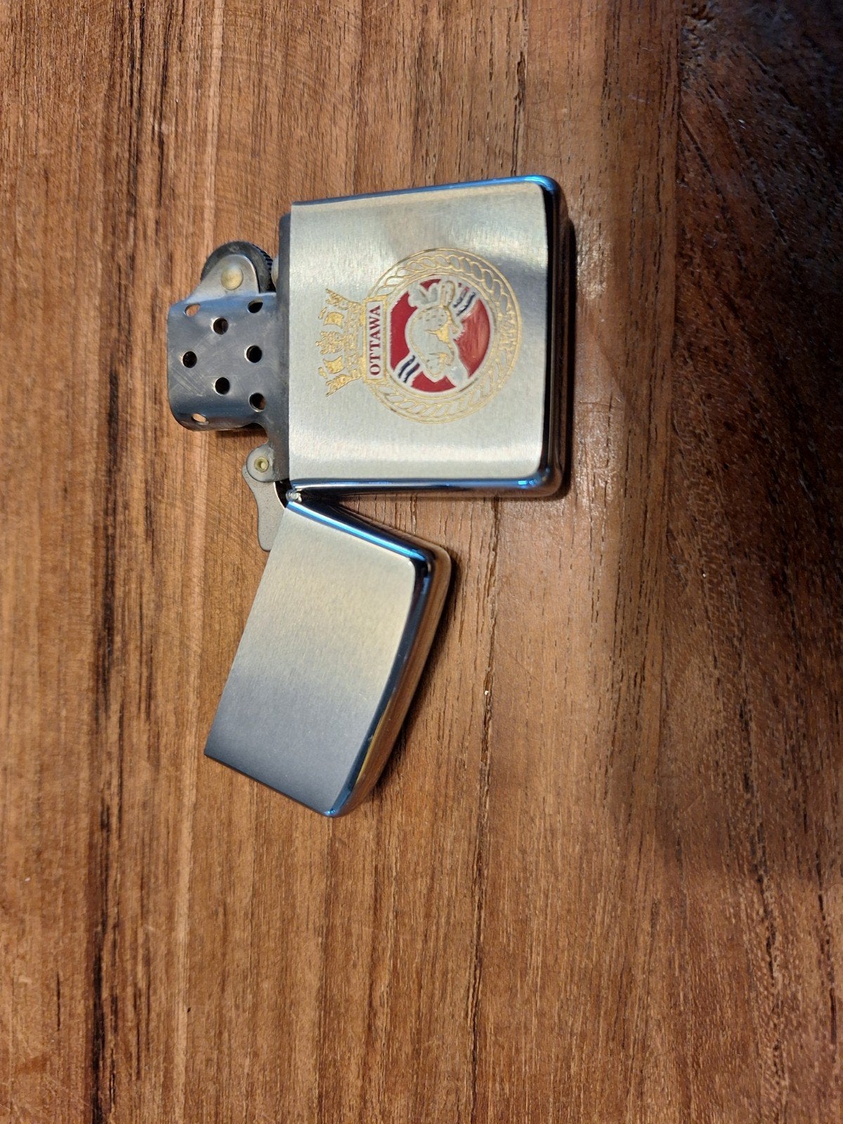 Zippo-aansteker gemaakt van gepolijst chroom, Enlèvement, Briquet