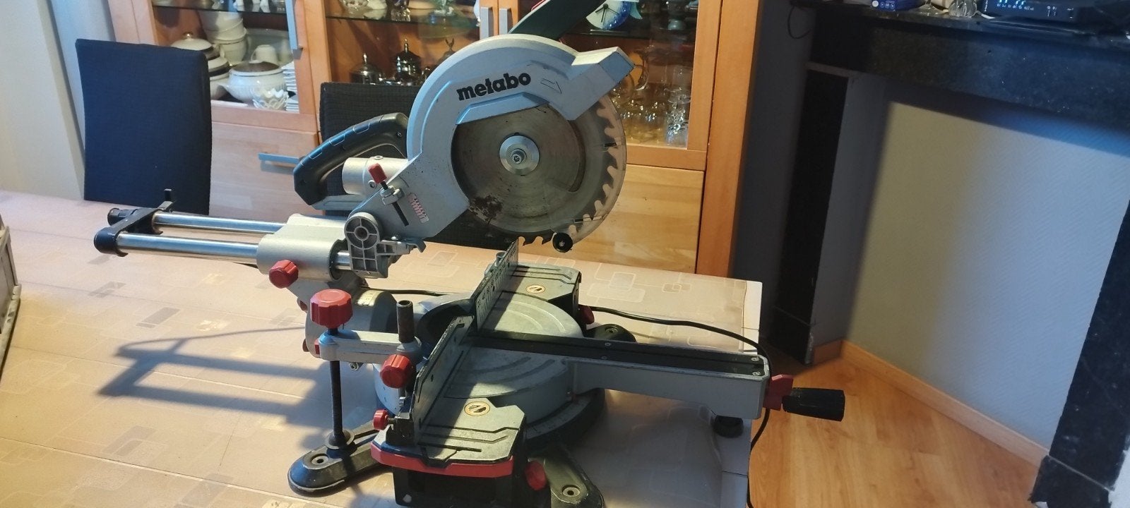scie onglet metabo en t.bon état, Enlèvement ou Envoi, Comme neuf, 1200 watts ou plus, Metabo