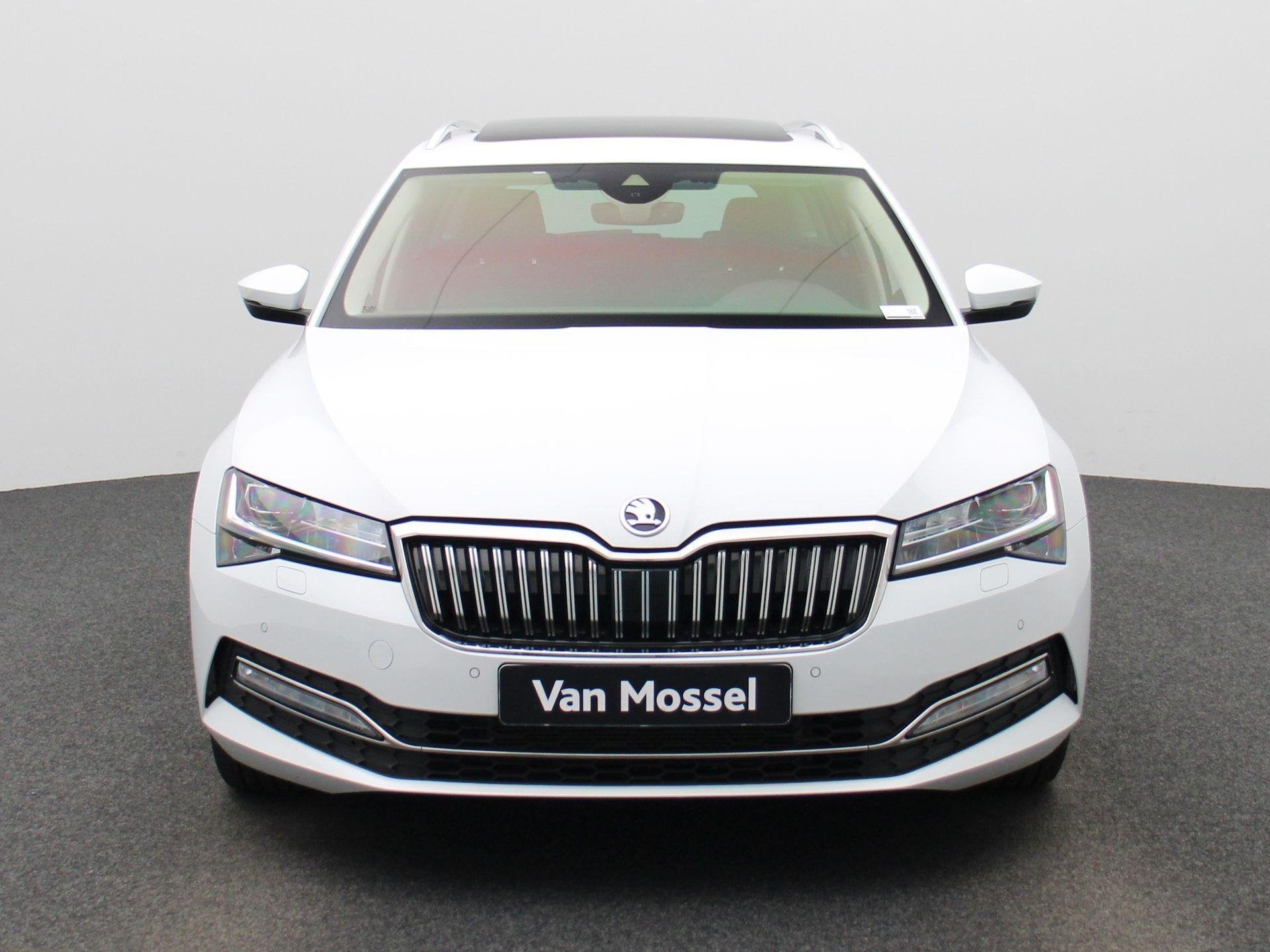 Skoda Superb 2.0 TDI SCR 140kW DSG 4x4 STYLE COMBI | Camera, Auto's, Automaat, Stof, Zwart, 4 cilinders