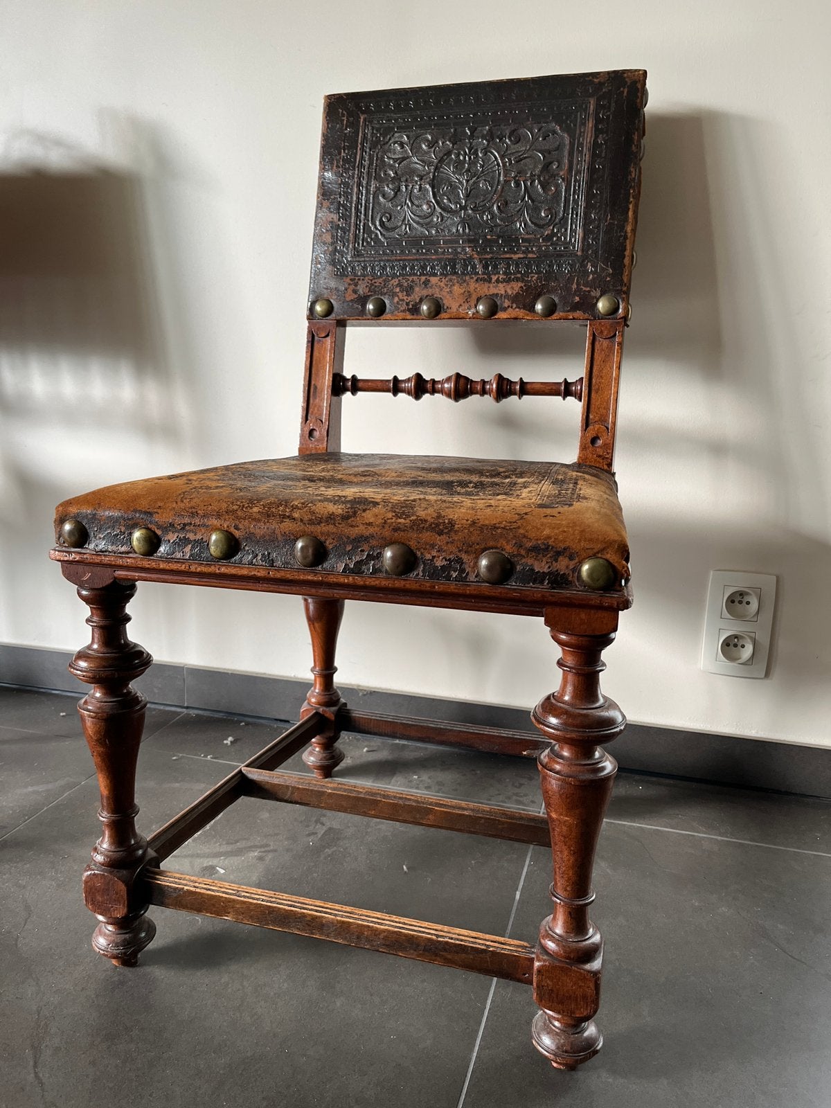 Fauteuil en cuir, Enlèvement