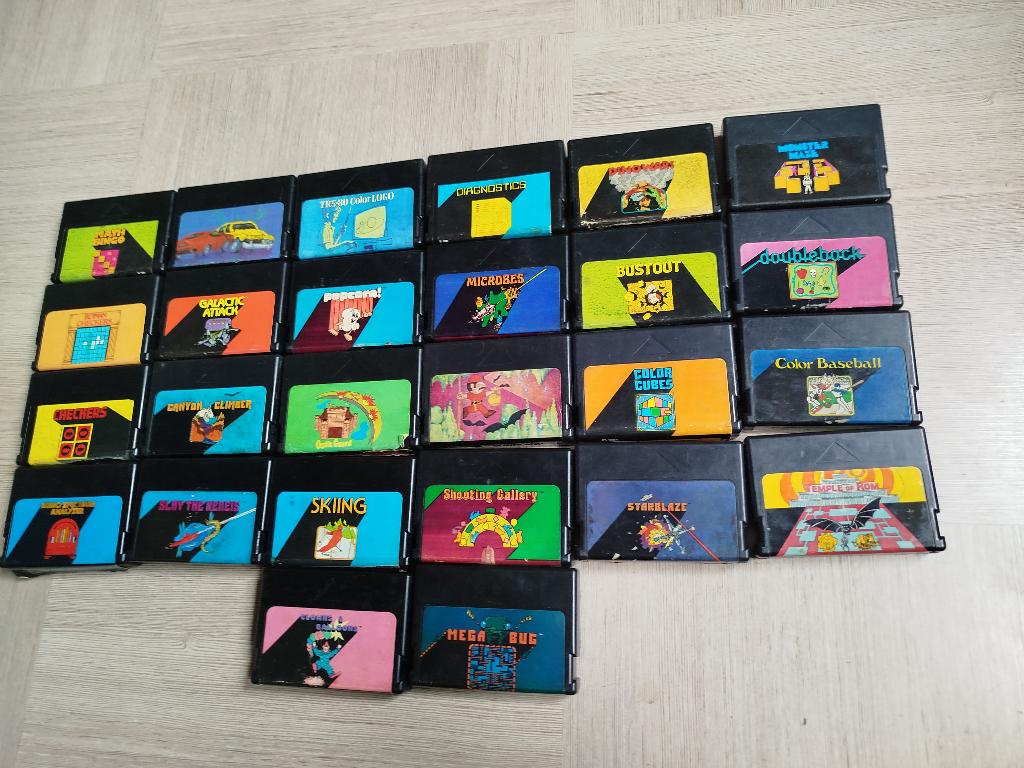 26 Radio Shack TRS-80 Color Computer Cartridges, Enlèvement ou Envoi, Tandy Radio Shack