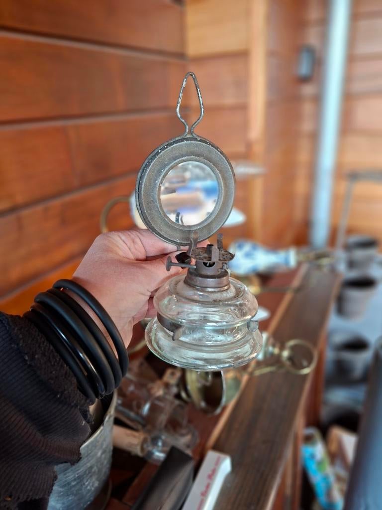 Lampe ancienne a pétrole avec miroir, Enlèvement ou Envoi