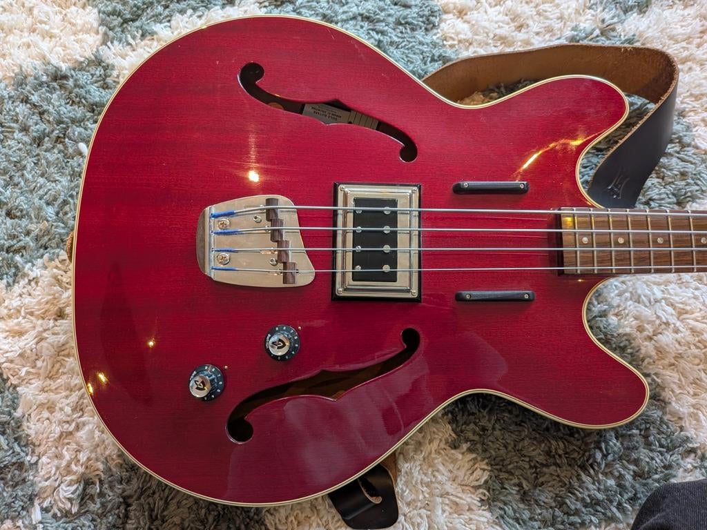 Guild Starfire Bass Newark st collection, Muziek en Instrumenten, Snaarinstrumenten | Gitaren | Bas, Ophalen