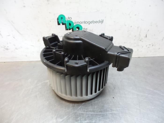 Kachel Ventilatiemotor van een Suzuki Swift (Swift 05-), Gebruikt, -, -, Ophalen of Verzenden