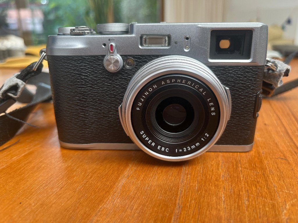 Fujifilm X100 — origineel model, Sans zoom optique, 12 mégapixels, Comme neuf, Appareil photo compact