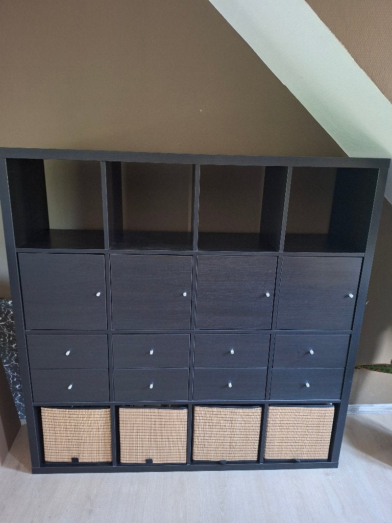 IKEA KALLAX kast met deurtjes, lades en mandjes, Avec tiroir(s), Comme neuf, 100 à 150 cm, Enlèvement