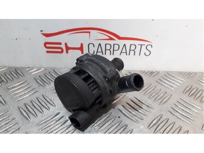 Pompe à eau supplémentaire d'un Mercedes C-Klasse, 3 mois de garantie, Utilisé, -, -