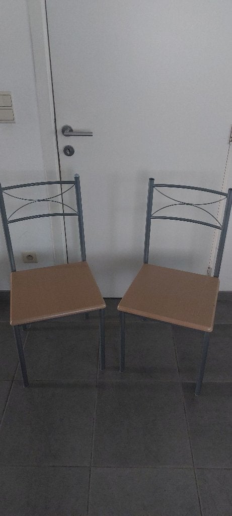 2 stoelen alleen 25-07 nog gratis op te halen!, Huis en Inrichting, Stoelen, Ophalen, Gebruikt, Hout