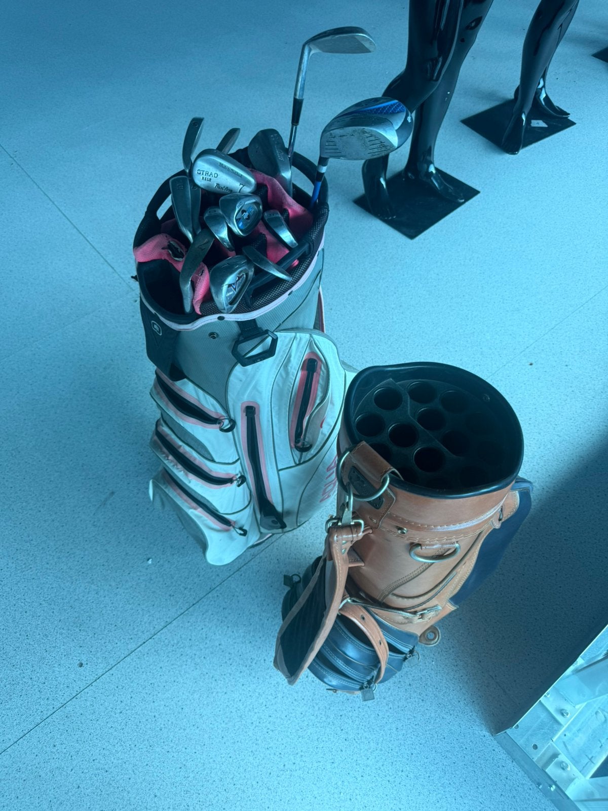2 golfzakken, Sports & Fitness, Enlèvement, Utilisé, Sac