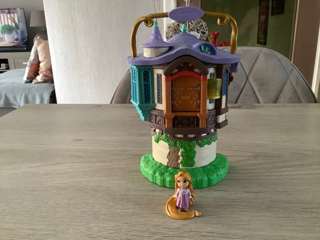 Disney Rapunzel speelhuisje (Geluid) (17 cm), Verzamelen, Disney, Ophalen of Verzenden, Overige figuren, Gebruikt, Beeldje of Figuurtje