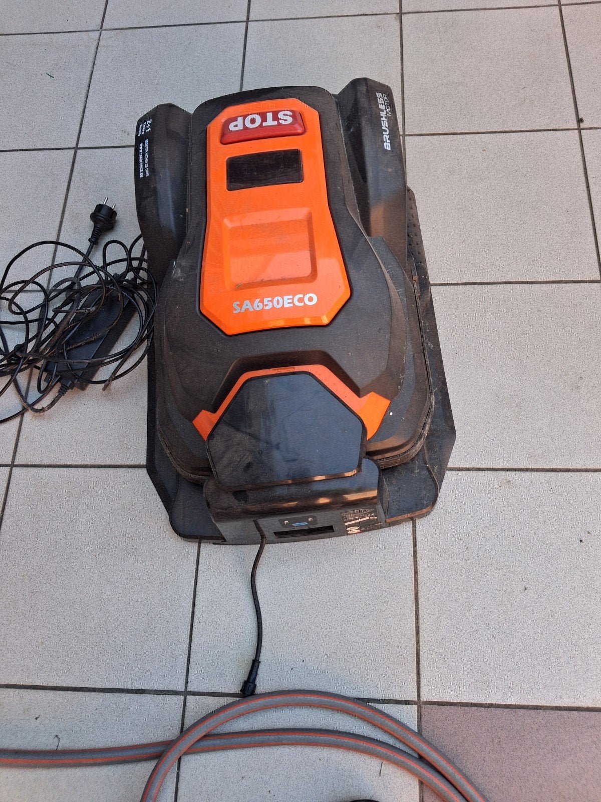 gras maschiene  robotmaaier, Tuin en Terras, Ophalen, Zo goed als nieuw, Sa650eco, Met regensensor