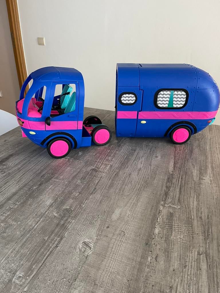 LOL pop camper met auto en poppetjes, Ophalen, Zo goed als nieuw
