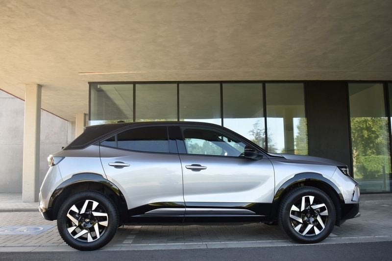 Opel Mokka Turbo Hybrid GS eDCT *Navi*Camera*DodeHoek, Auto's, Gebruikt, Apple Carplay, 136 pk, Leder en Stof