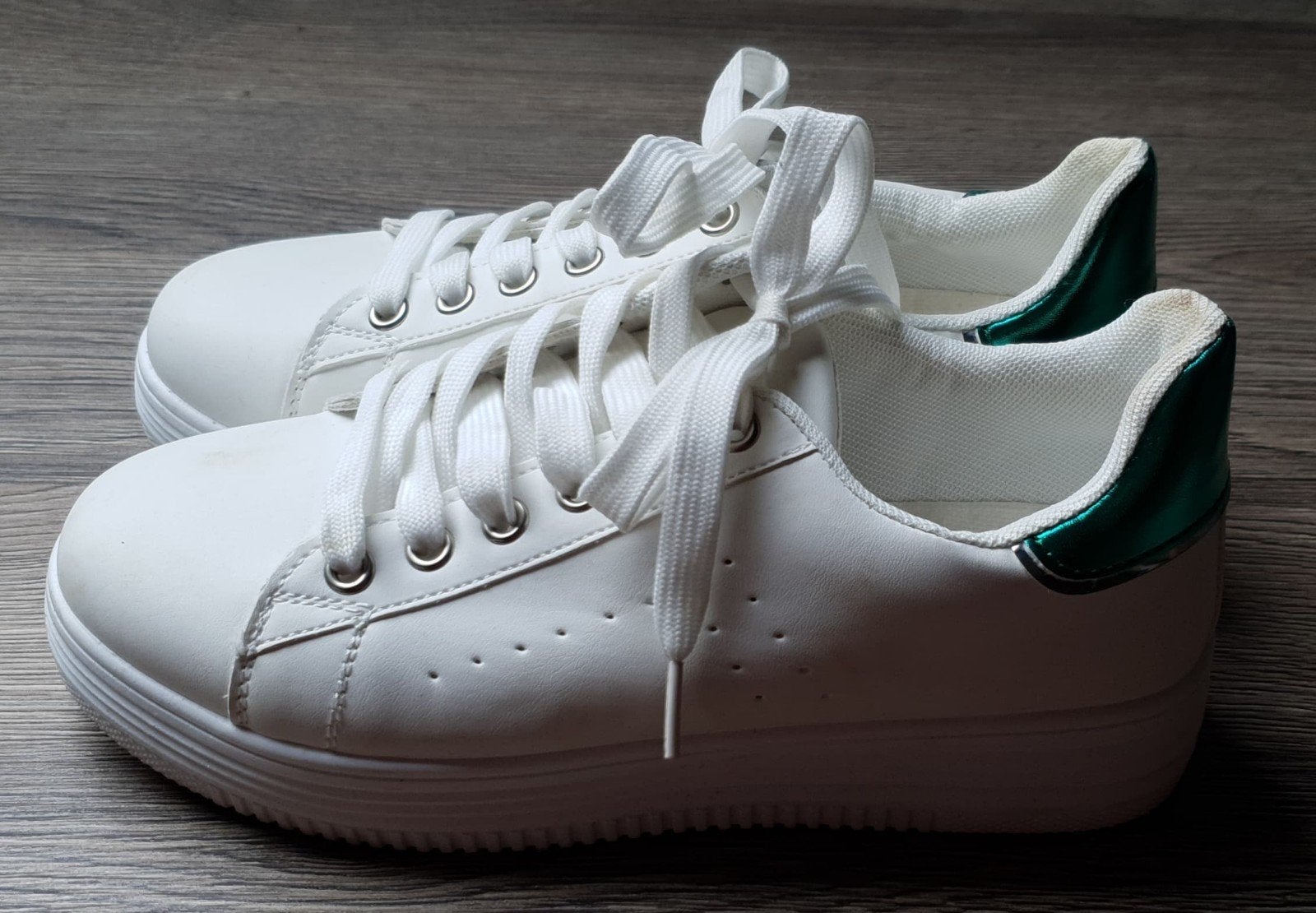 Witte platform sneakers met metallic groen - Maat 38, Enlèvement ou Envoi, Sneakers et Baskets, Porté, Blanc