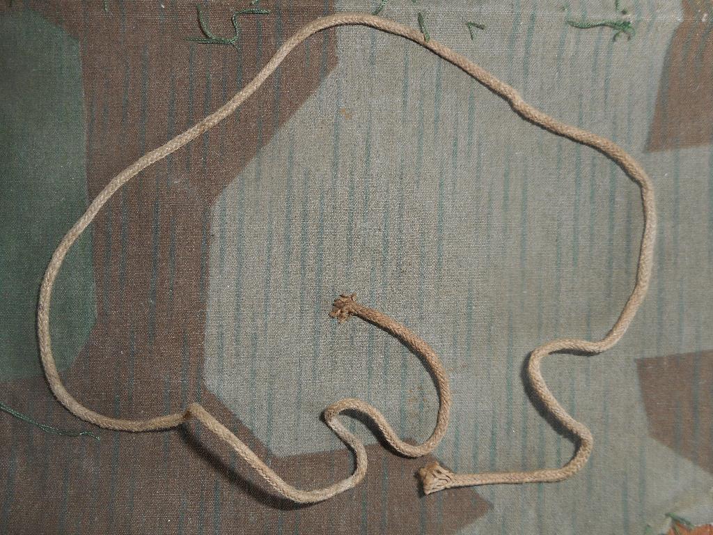 cordelette cuir casque allemand démonté coiffe ORIGINAL, Verzamelen, Verzenden