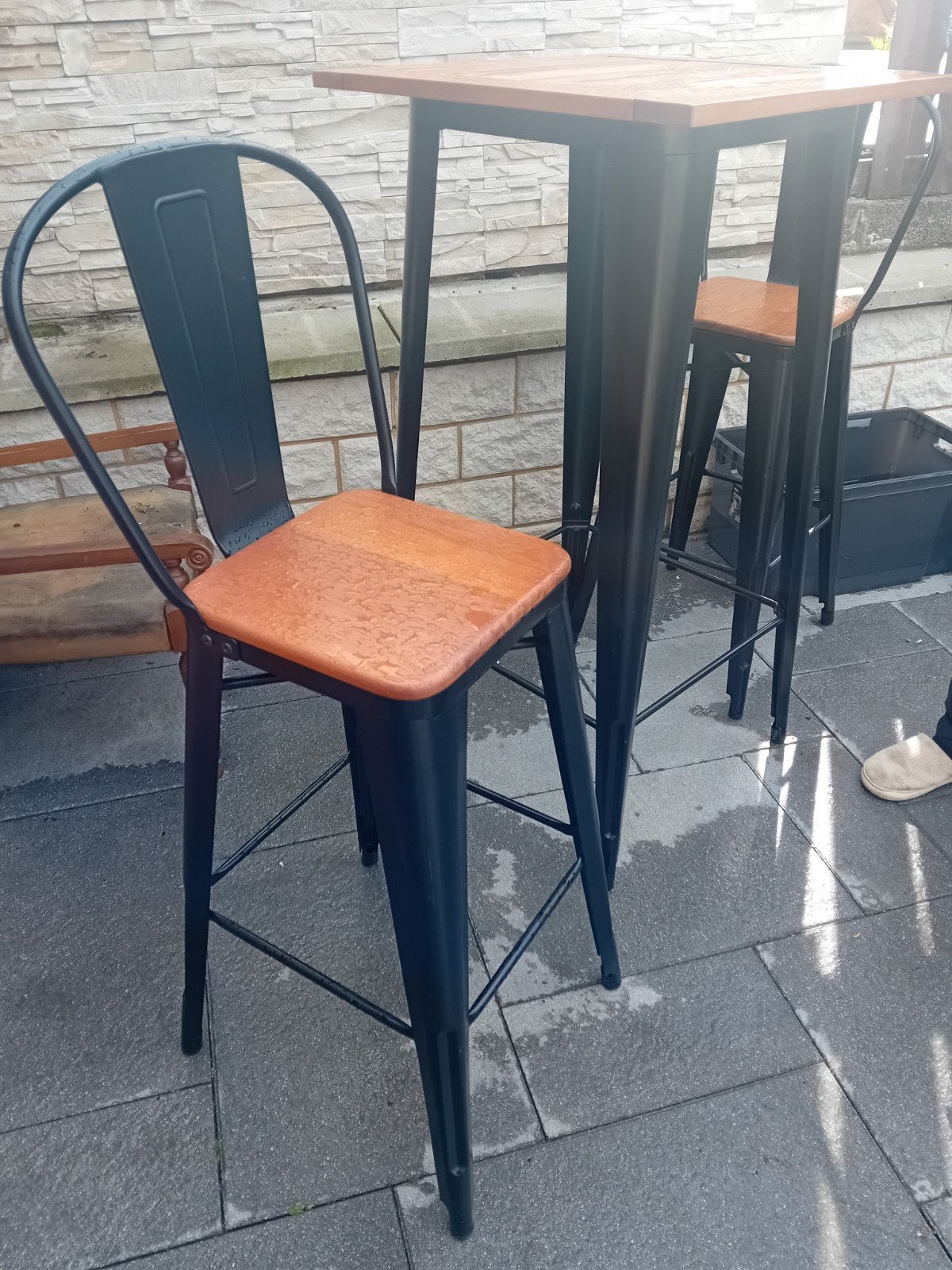 Table et 2 chaises, Enlèvement