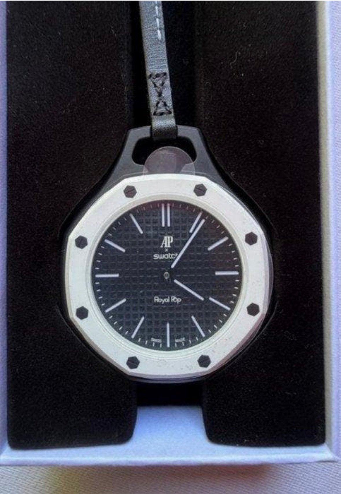 Montre "Royal Pop" (AP x Swatch) - Style unique / Neuf, Enlèvement ou Envoi, Comme neuf