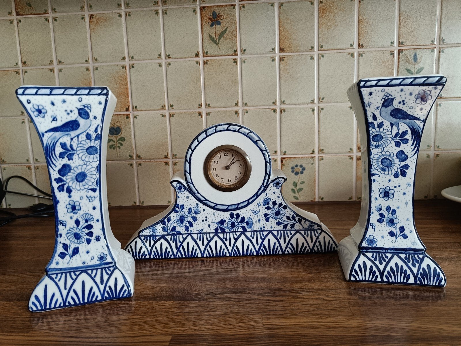 Mooi schoorsteenklokje met vaasjes, Enlèvement