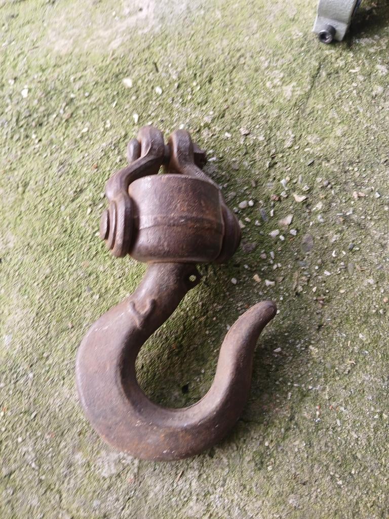 Crochet de levage yalle, Enlèvement