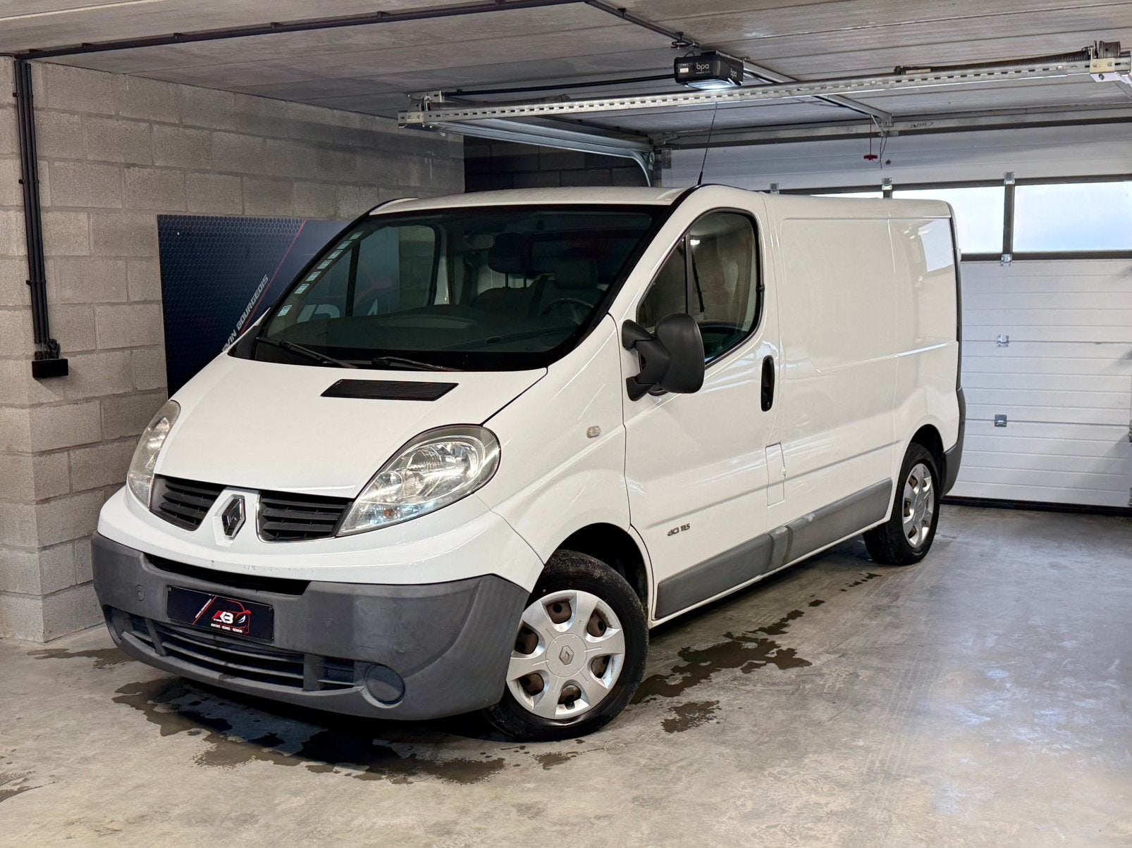 Renault Trafic • Bedrijfsvoertuig • 2L DCI 115CV • DIESEL, Voorwielaandrijving, Euro 5, Stof, Zwart