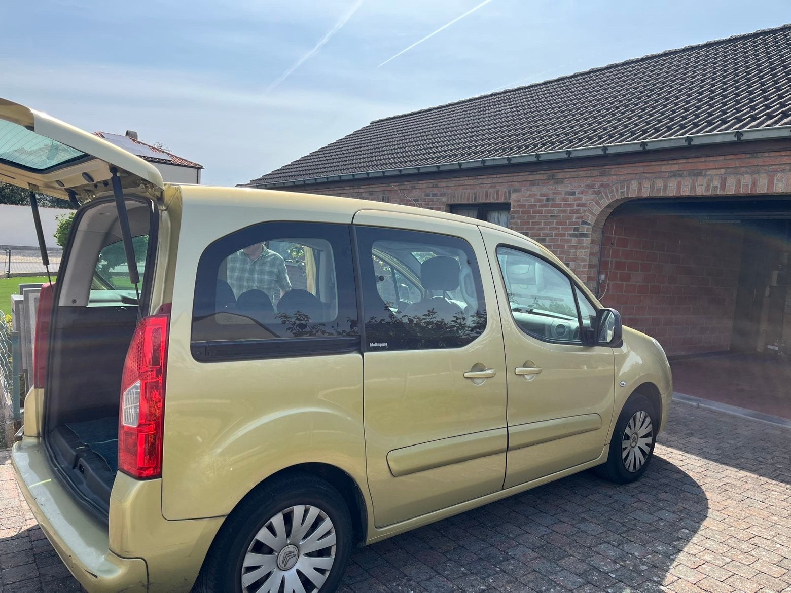 Citroen Berlingo 1.6 benzine 2008, Auto's, Citroën, Voorwielaandrijving, Zwart, Geel, Berlingo