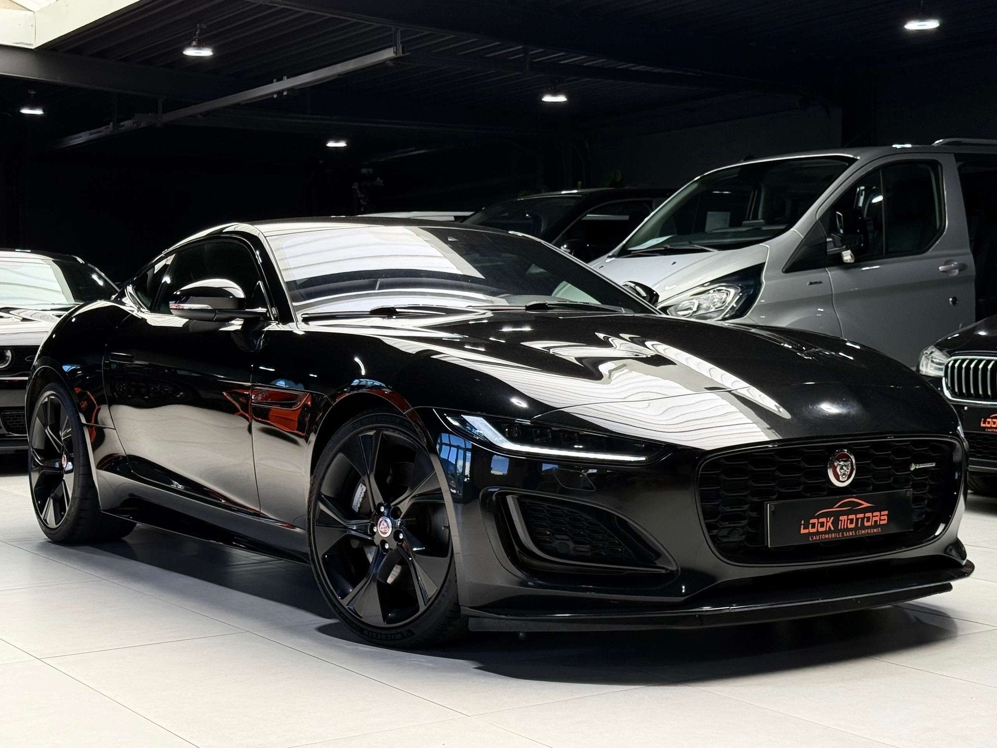 Jaguar F-Type Coupe 2.0 i4 P300 R-Dynamic Black AUTOMATIQUE, Auto's, Automaat, Bedrijf, 2 zetels, Gebruikt