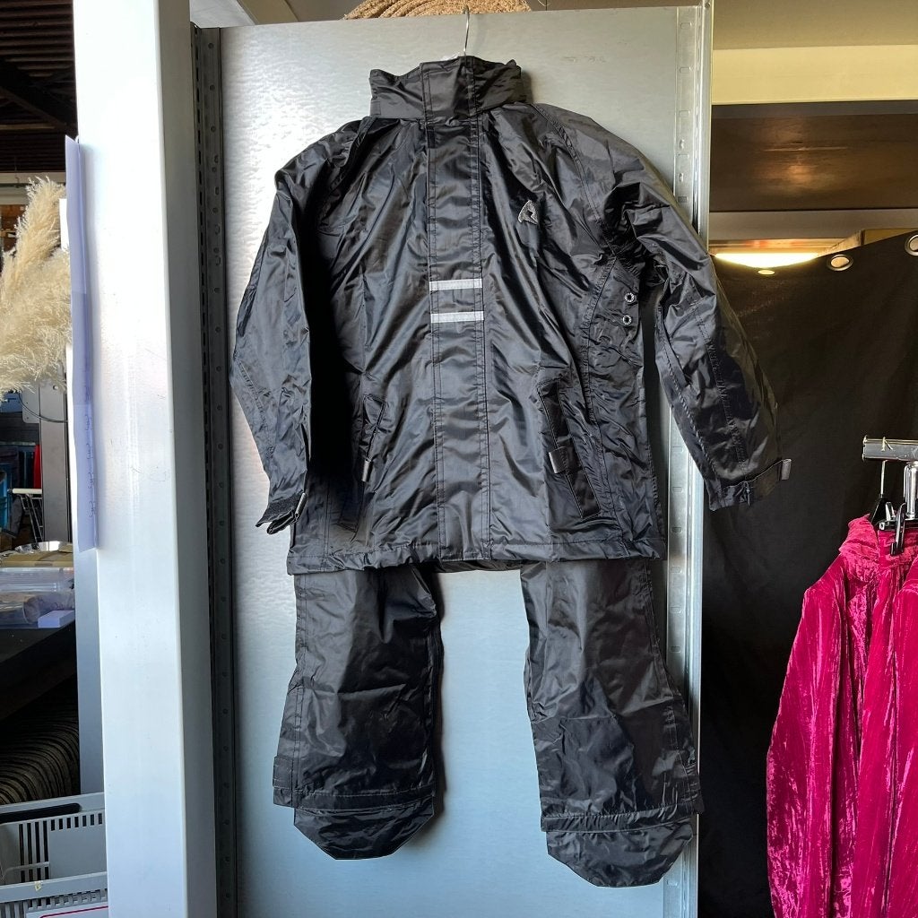 Circa 50 nieuwe regenpakken - regenjas en regenbroek, Ophalen, Kinderen, ., Nieuw