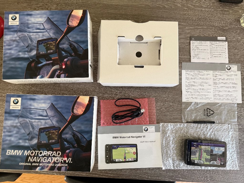 GPS moto Garmin BMW Navigator VI – État impeccable – 380 €, Motos, Enlèvement, Comme neuf