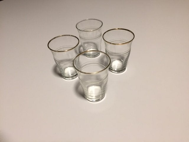 4 vintage borrelglaasjes met goudkleurige rand., Ophalen of Verzenden, Zo goed als nieuw, Borrel- of Shotglas